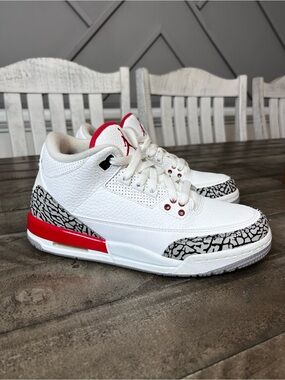 Nike Air Jordan Retro III 3
Hall Of Fame Katrina Cement
Red Women’s Sz 8